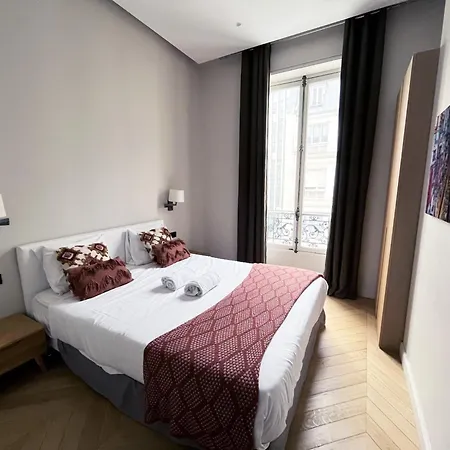 Urbanflat 141 - Grand Champs-elysees Ponthieu Paris