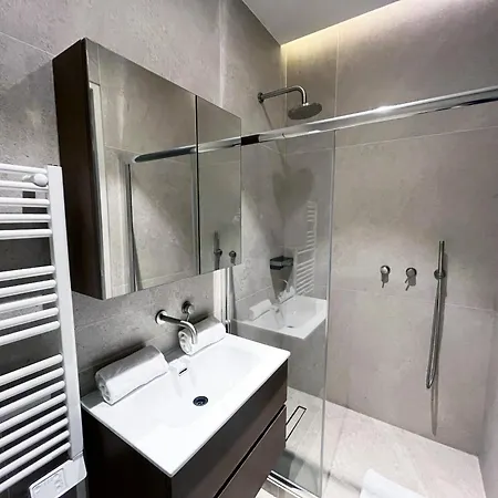 Urbanflat 141 - Grand Champs-elysees Ponthieu Paris
